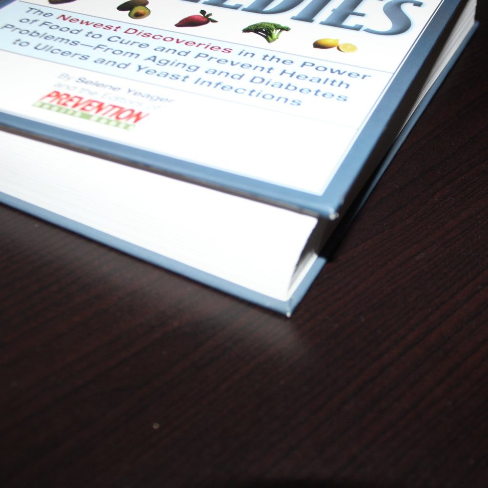 TOTALLY FREE*! The Doctors Book of Food Remedies hardcover book Selene Yeager - Picture 2 of 2